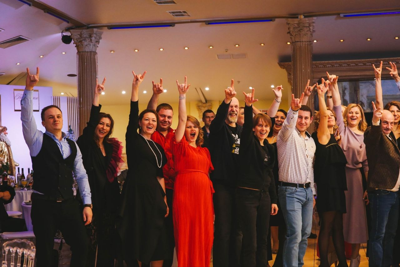 Ведущий + диджей + 1 из 8 моих услуг в подарок!