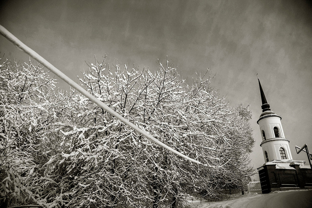 Life under the mountain. Фотохудожник