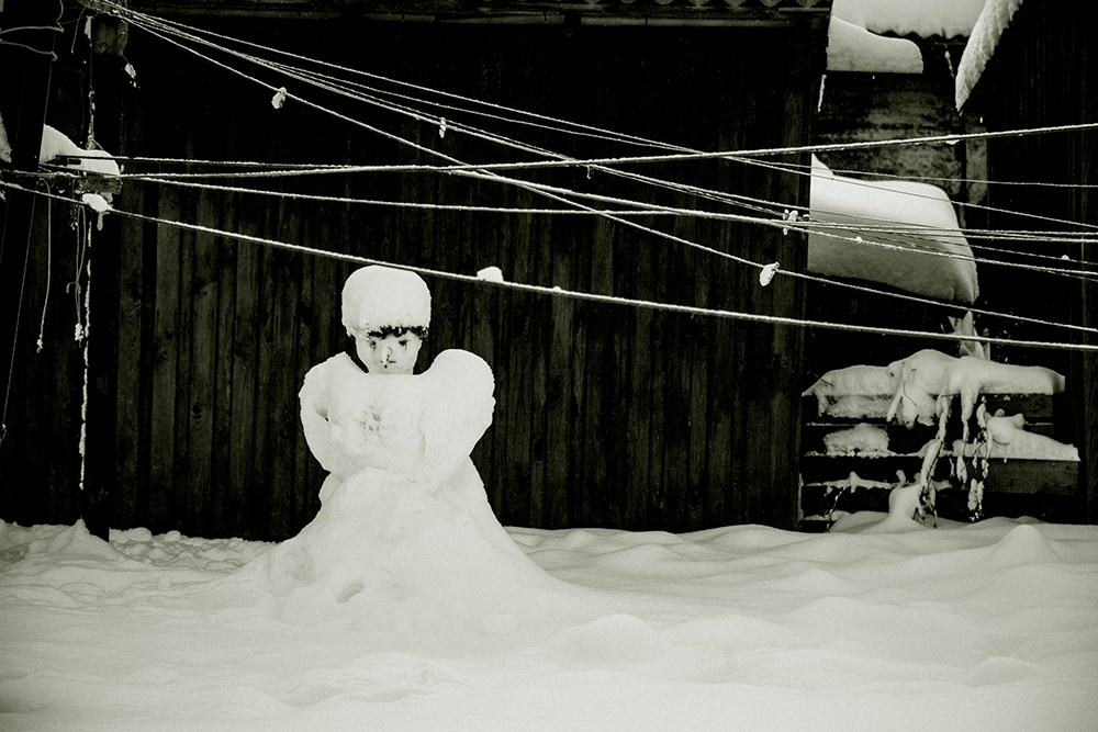 Life under the mountain. Фотохудожник