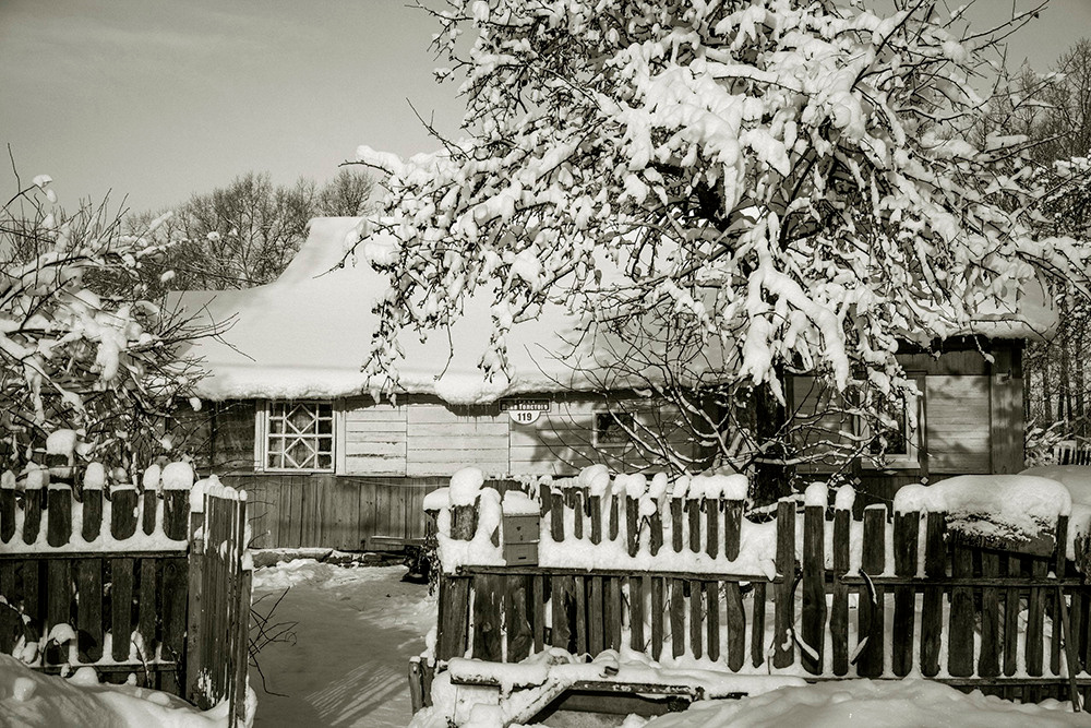Life under the mountain. Фотохудожник