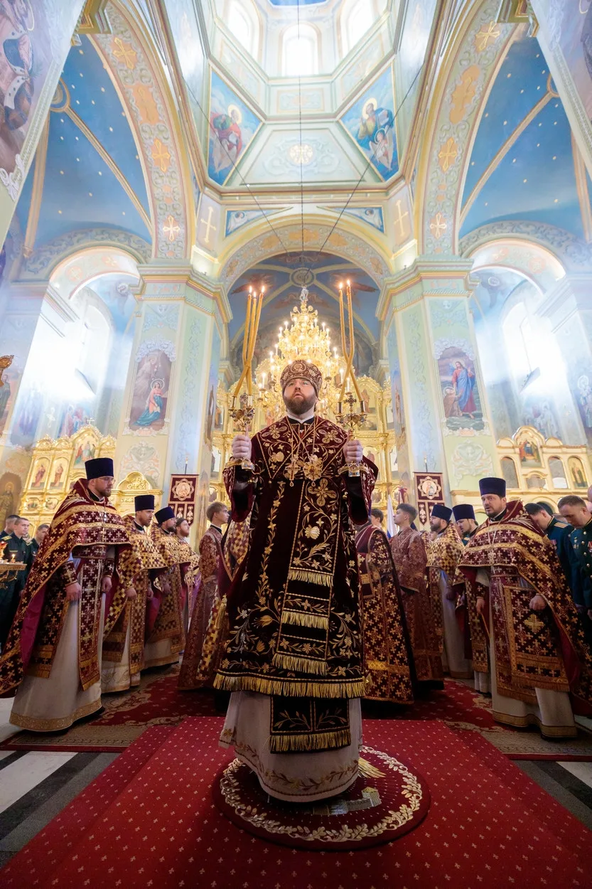 МИТРОПОЛИТ ИГНАТИЙ СОВЕРШИЛ БОЖЕСТВЕННУЮ ЛИТУРГИЮ В ПОКРОВСКОМ СОБОРЕ. Саратовское Северо-Западное благочиние