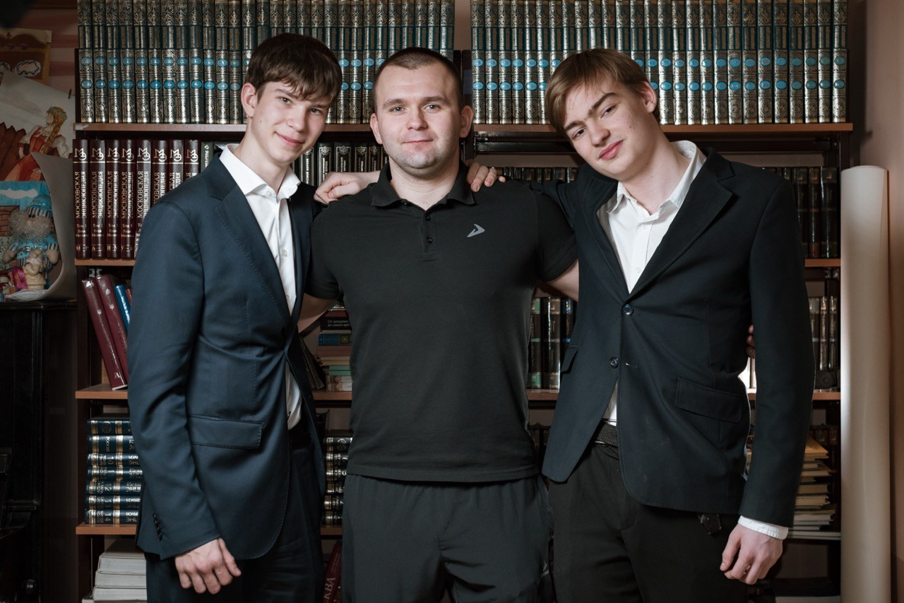 Выпускной альбом для класса — фотосессия в школе, пожелания и видео в Москве. MILATE — выпускные альбомы, фотосессии и видео в Москве