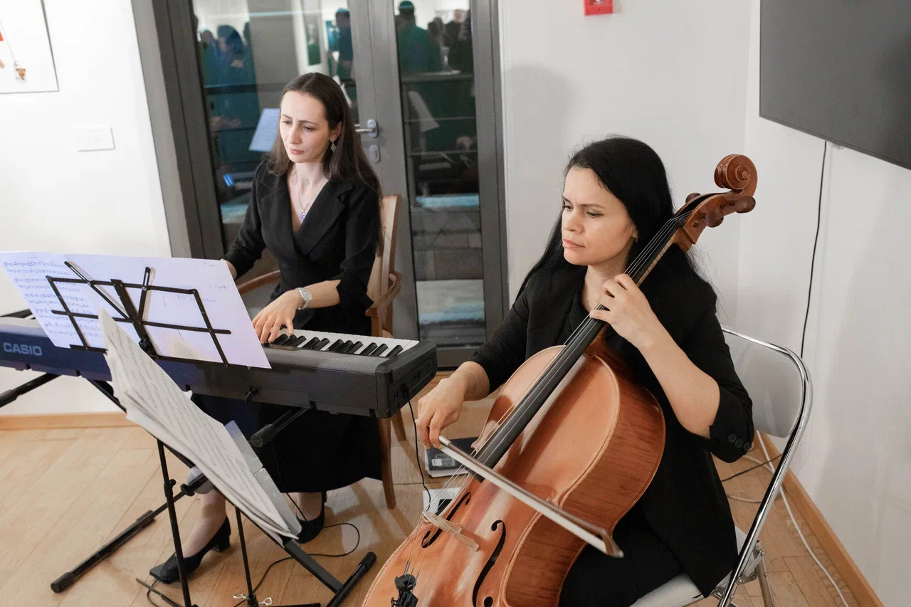 Михаил Стенин, У Любви четыре лапы