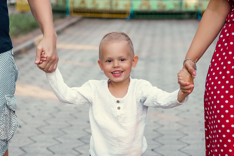 В сквере Миндовского. Семейный фотограф в Перми Ольга Гилева. Выпускные альбомы