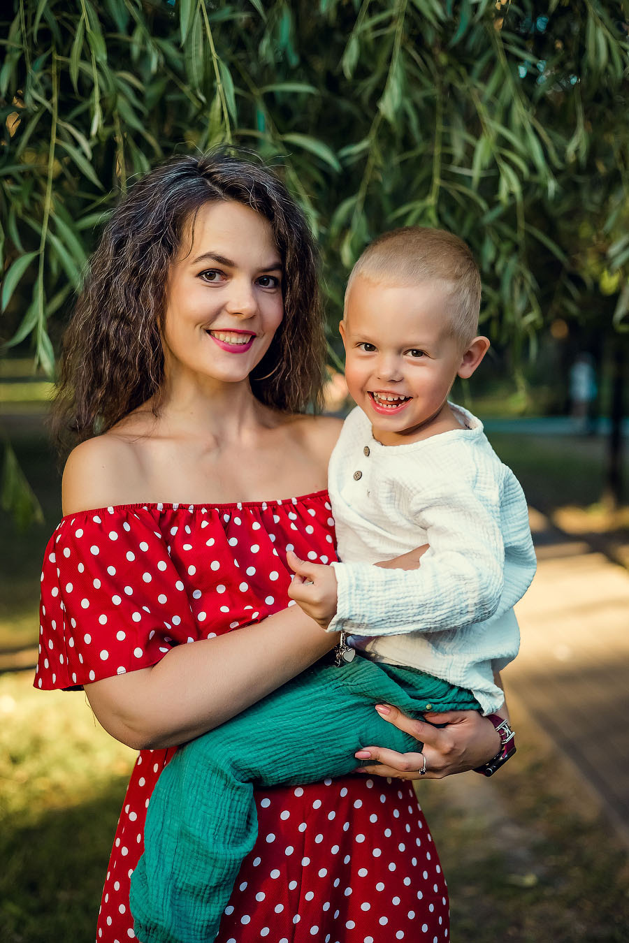 В сквере Миндовского. Семейный фотограф в Перми Ольга Гилева. Выпускные альбомы