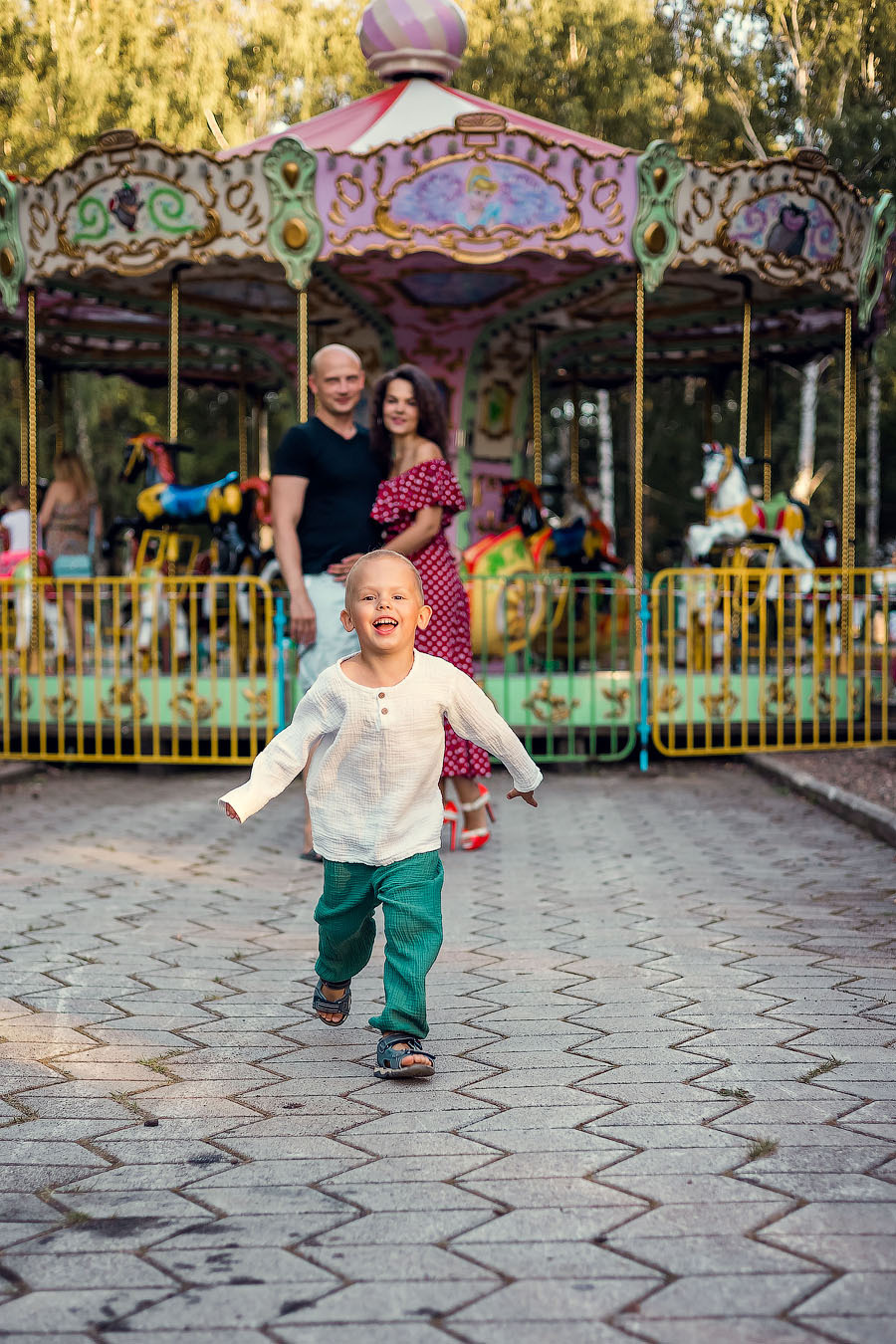 В сквере Миндовского. Семейный фотограф в Перми Ольга Гилева. Выпускные альбомы