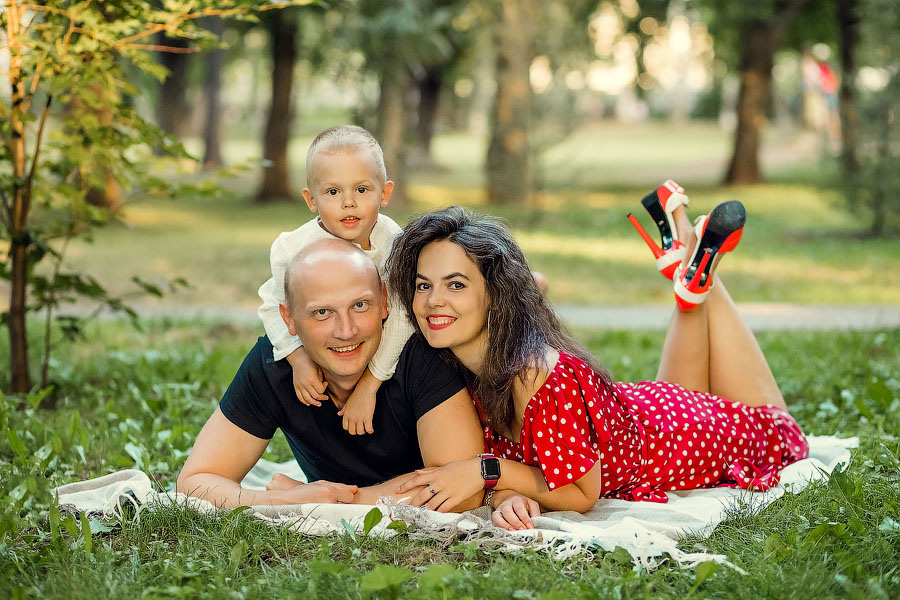 В сквере Миндовского. Семейный фотограф в Перми Ольга Гилева. Выпускные альбомы