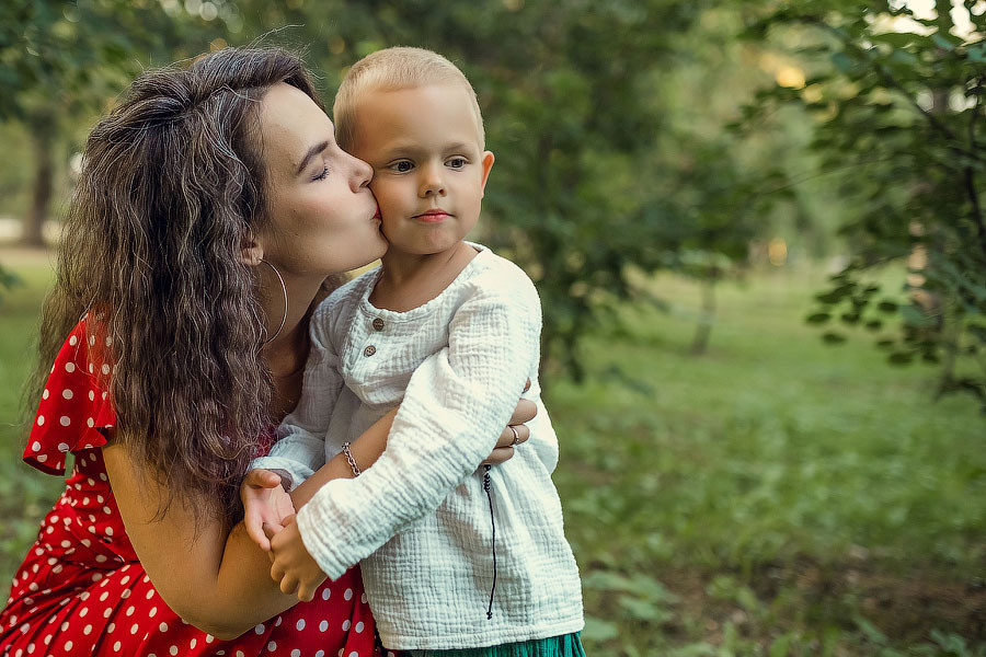 В сквере Миндовского. Семейный фотограф в Перми Ольга Гилева. Выпускные альбомы