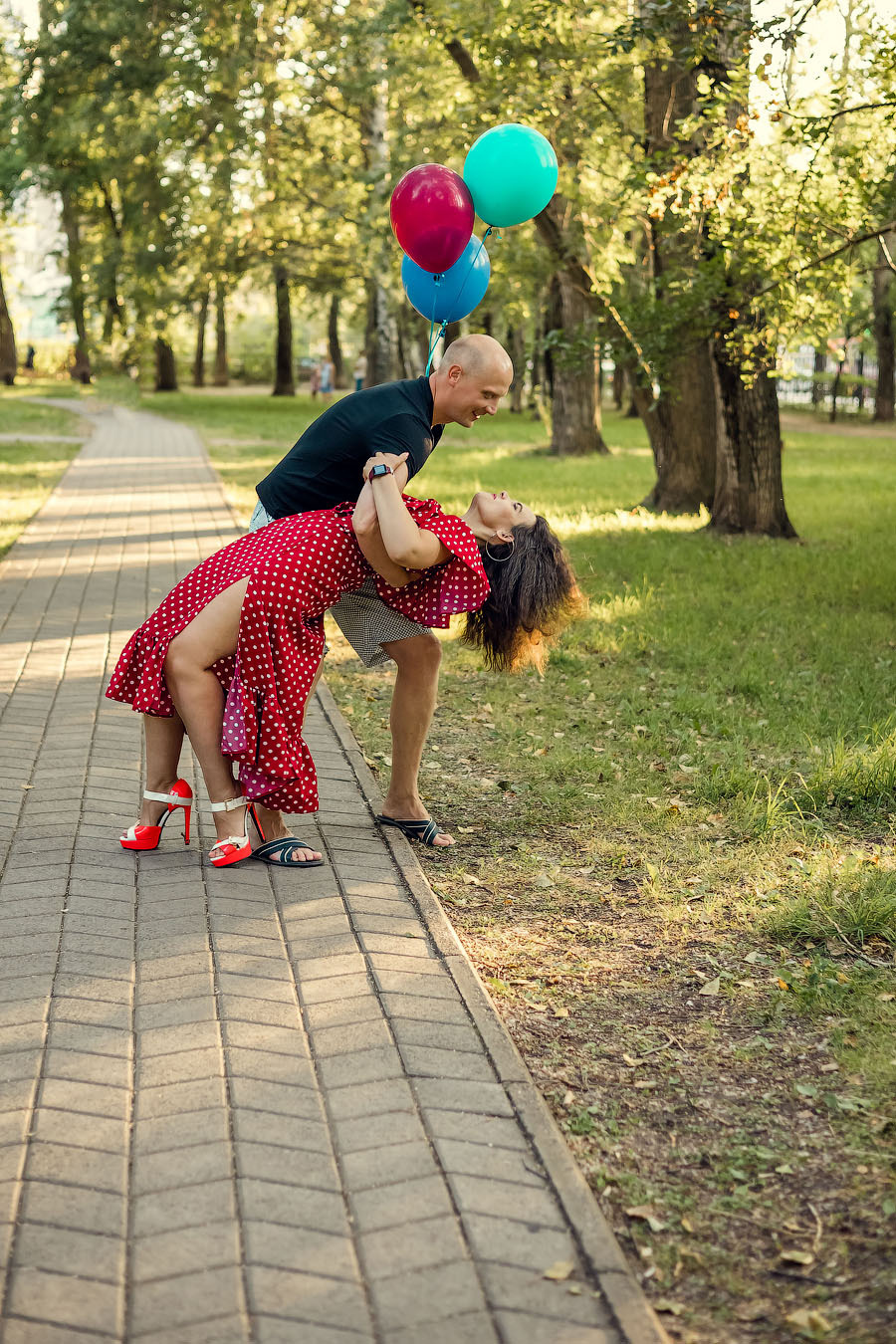 В сквере Миндовского. Семейный фотограф в Перми Ольга Гилева. Выпускные альбомы
