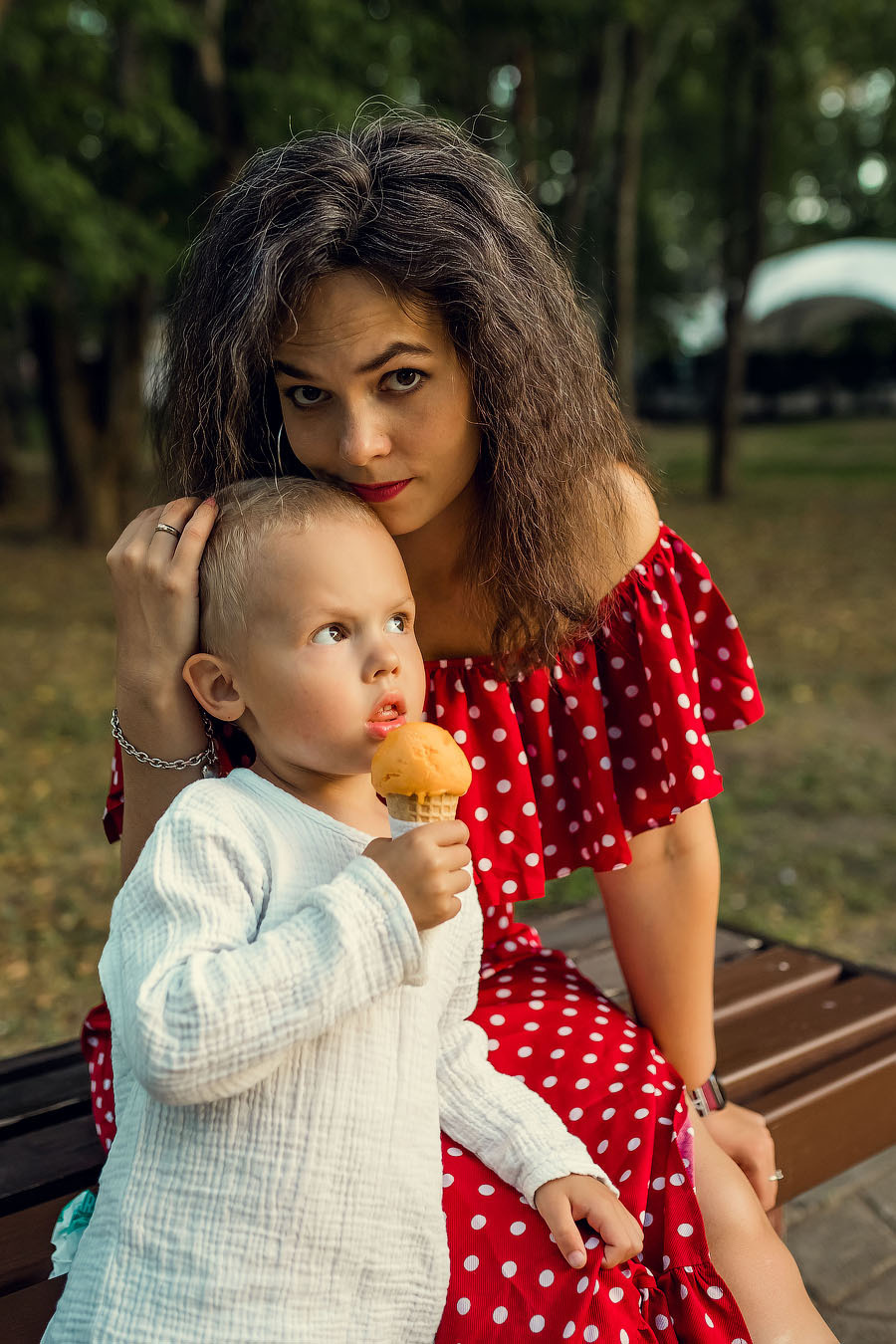 В сквере Миндовского. Семейный фотограф в Перми Ольга Гилева. Выпускные альбомы