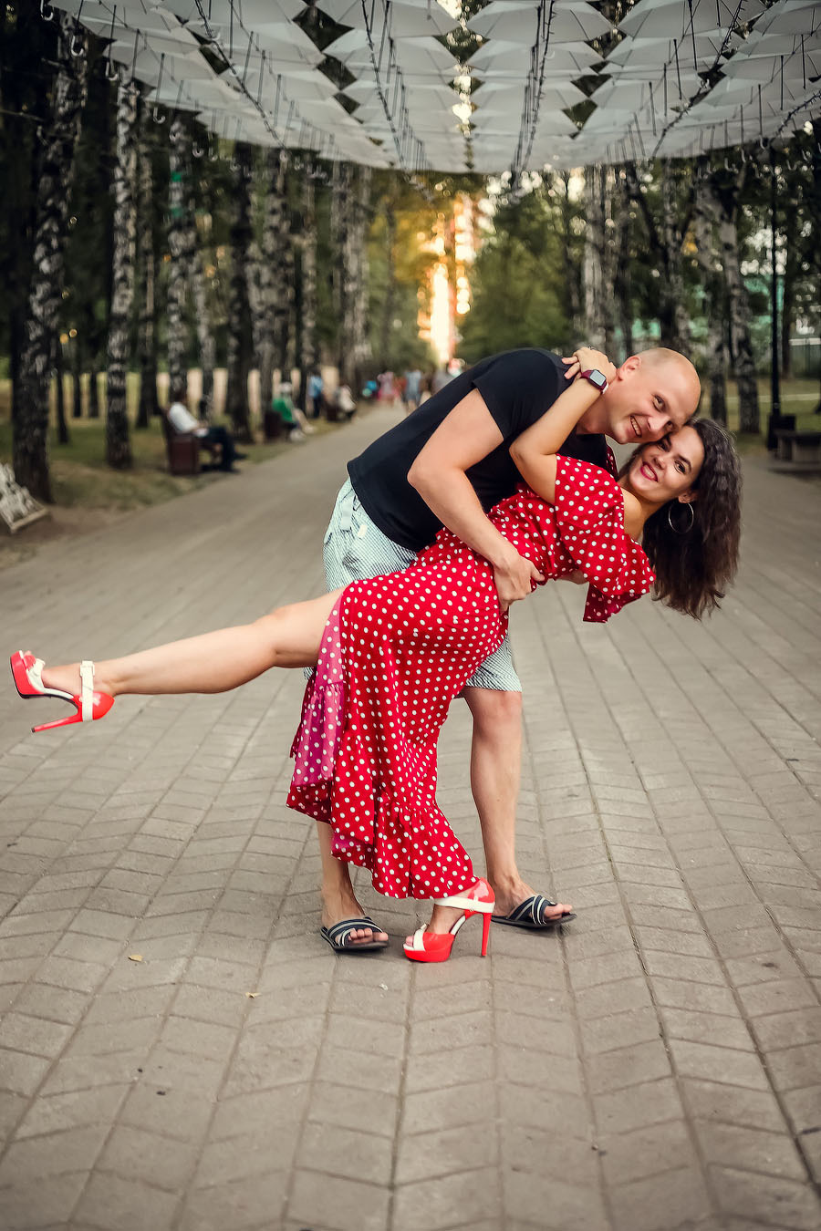 В сквере Миндовского. Семейный фотограф в Перми Ольга Гилева. Выпускные альбомы