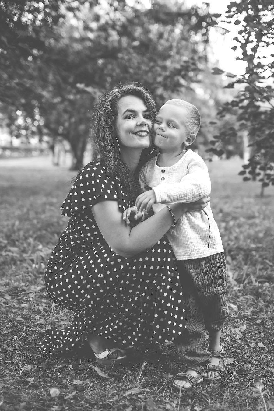 В сквере Миндовского. Семейный фотограф в Перми Ольга Гилева. Выпускные альбомы