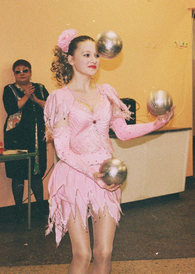 Артистка оригинального жанра Ксения Колчанова. Ведущий, Тамада, DJ, фото в Перми. Хорошее настроение