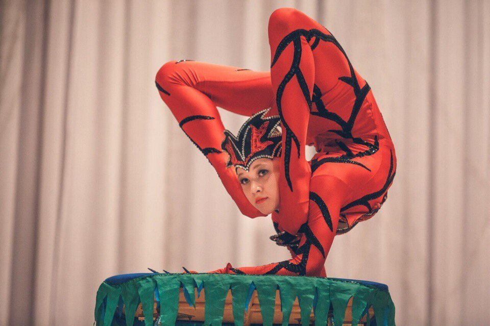 Артистка оригинального жанра Ксения Колчанова. Ведущий, Тамада, DJ, фото в Перми. Хорошее настроение