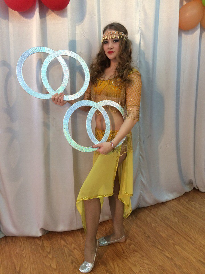 Артистка оригинального жанра Ксения Колчанова. Ведущий, Тамада, DJ, фото в Перми. Хорошее настроение