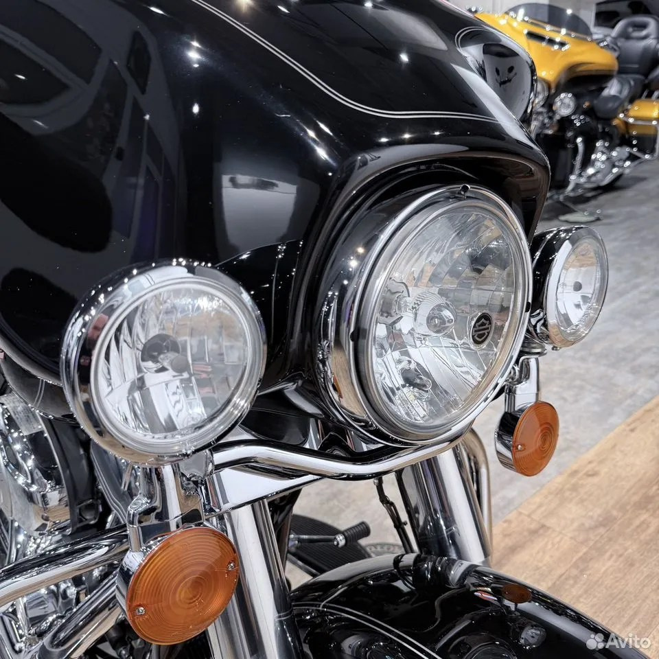 Купить Harley-Davidson 2010 HD Electra Glide (Vivid Black Double Stripe) (Touring) — подробнее на сайте. Hello Davidson, Москва. Только хорошие мотоциклы…