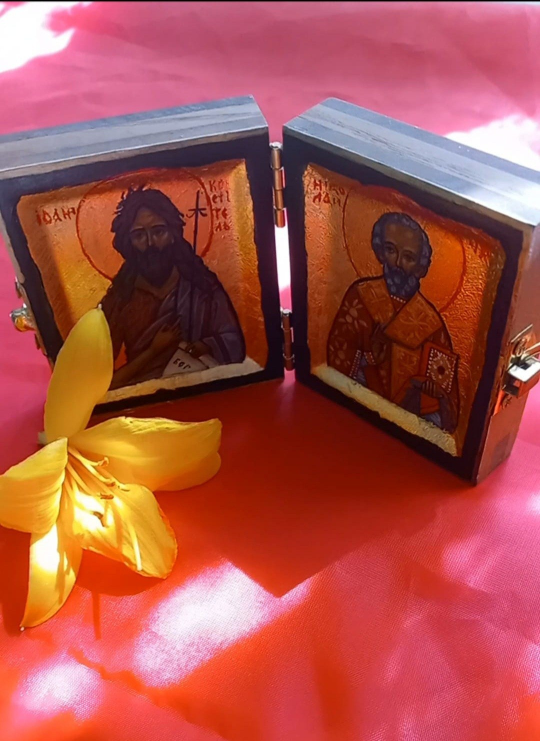 Складень в дорогу. Иконы Николай Чудотворец, Иоанн Креститель.в Кисловодске, Ессентуках, Пятигорске, Минеральных водах, Невинномысске, Ставрополе, Георгиевске, Зеленокумске, Армавире, Осетии, Ростове-на-Дону, Краснодаре, Воронеже, Москве, Санкт-Петербурге, Московской области, Норильске, Архангельске.