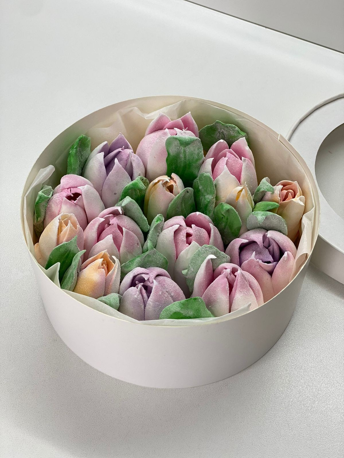 Тюльпаны из зефира в коробке. Katyasugarsugar капкейки, зефир, торты Москва