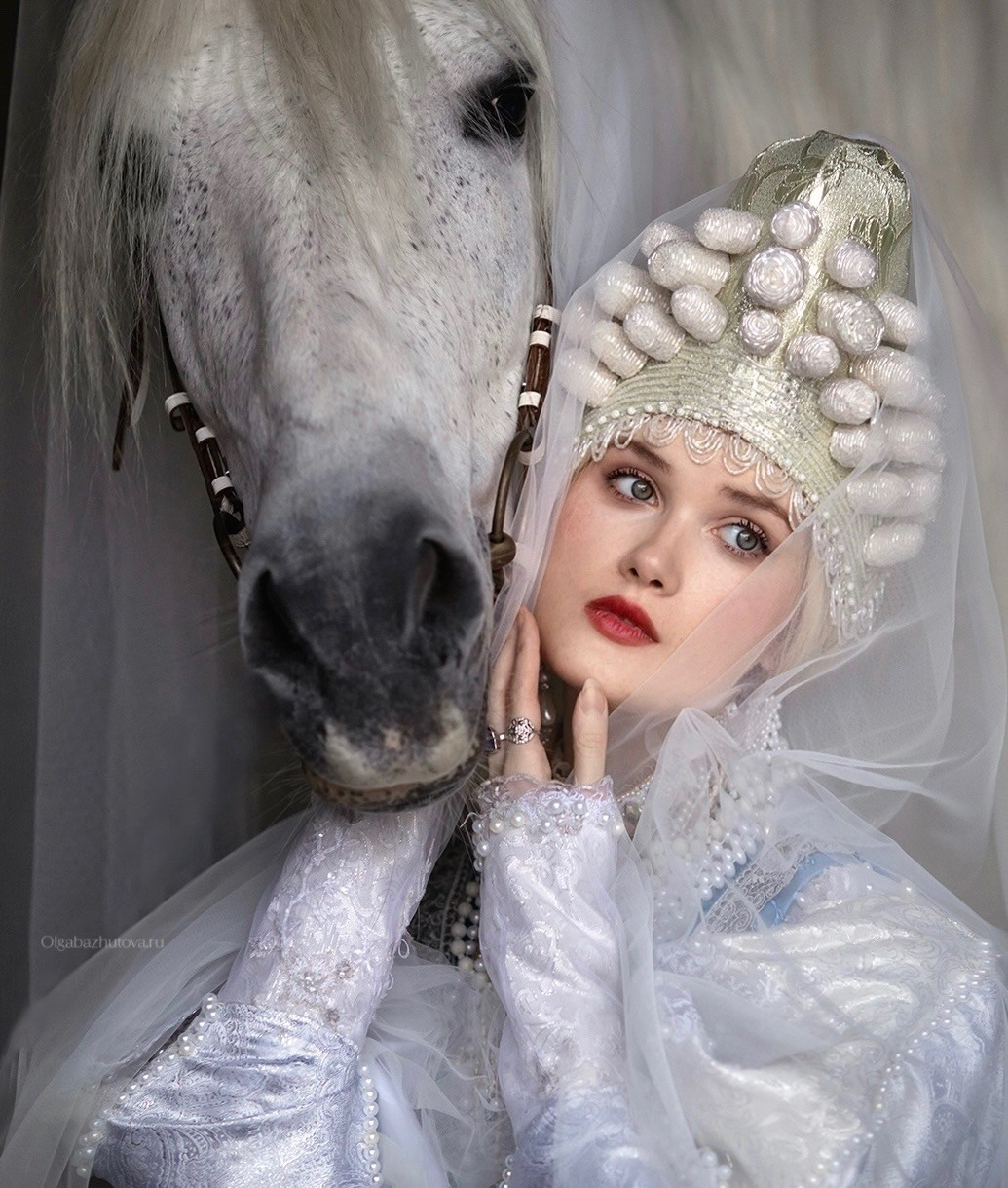 Снежная зима. Русские народные костюмы в Москве