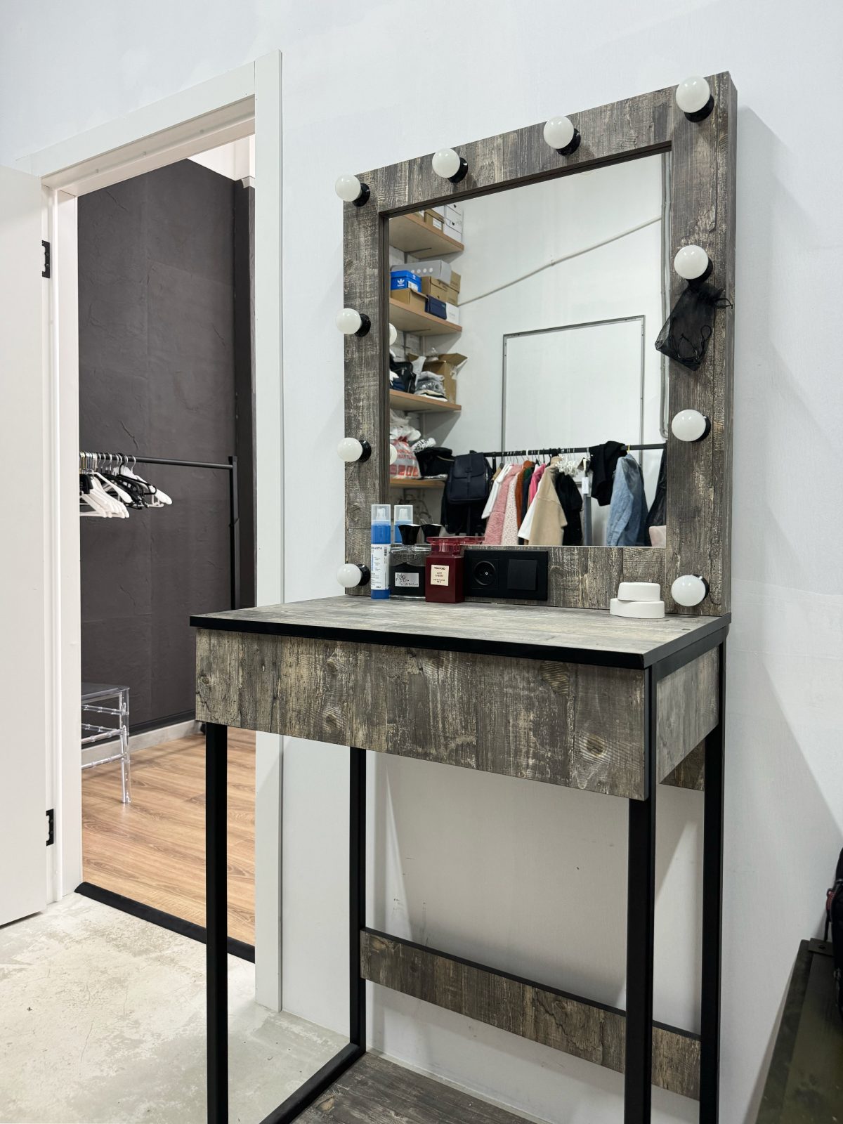 Аренда фотостудии в Москве. Фотосъёмка для марктеплейсов Studio 11.11