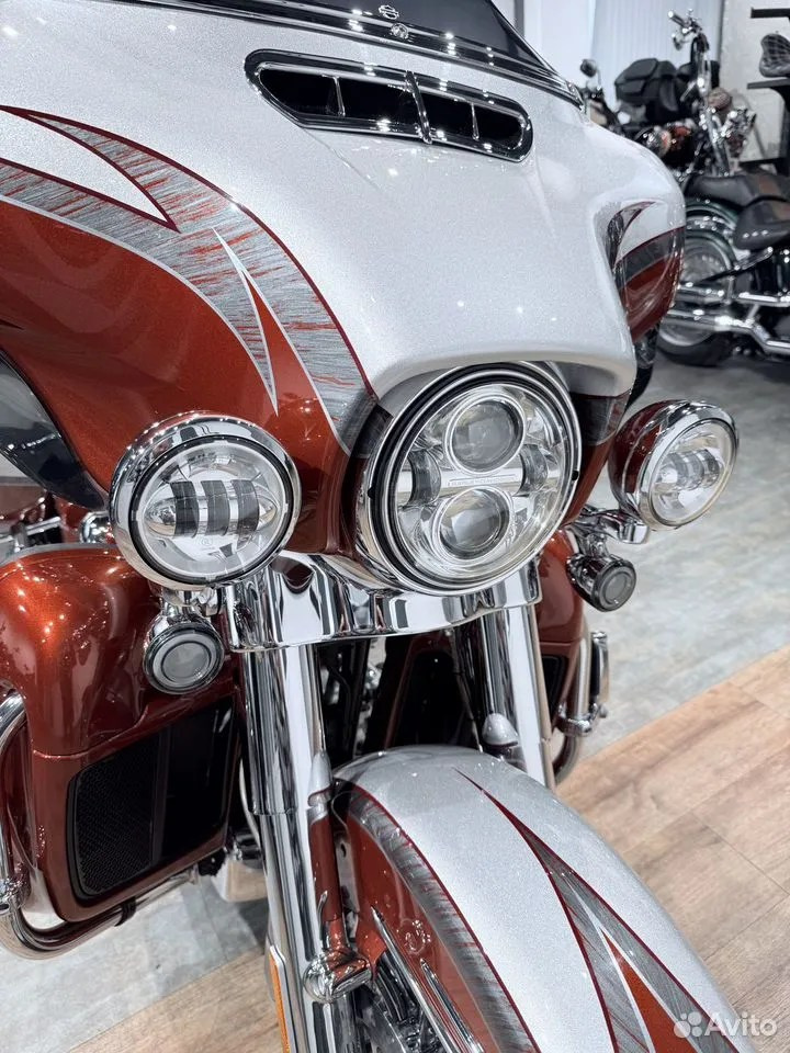 2014 CVO Limited 110 АВS Stаrdust Silvеr Sunsеt Оrаngе. Hello Davidson, Москва. Только хорошие мотоциклы…