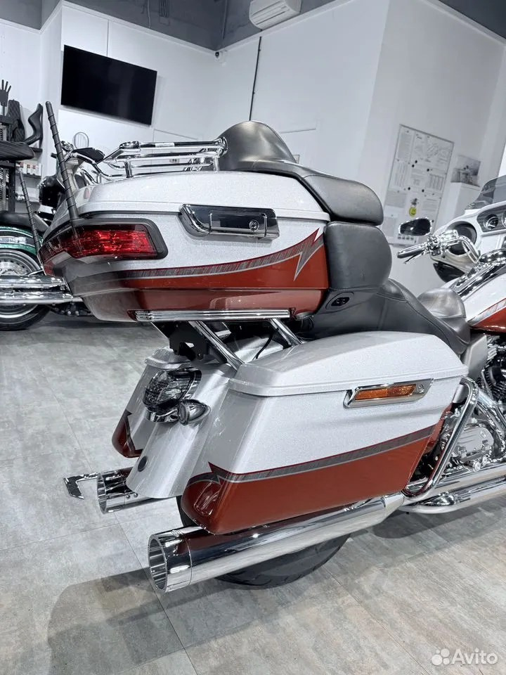 2014 CVO Limited 110 АВS Stаrdust Silvеr Sunsеt Оrаngе. Hello Davidson, Москва. Только хорошие мотоциклы…