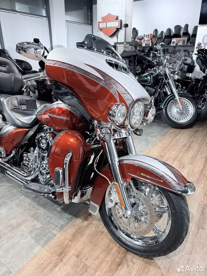 2014 CVO Limited 110 АВS Stаrdust Silvеr Sunsеt Оrаngе. Hello Davidson, Москва. Только хорошие мотоциклы…