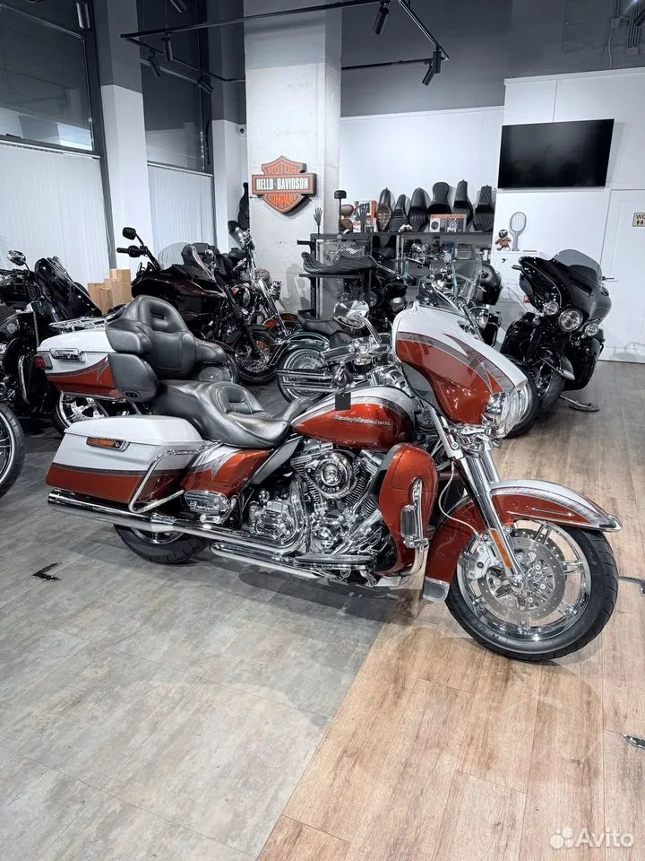 2014 CVO Limited 110 АВS Stаrdust Silvеr Sunsеt Оrаngе. Hello Davidson, Москва. Только хорошие мотоциклы…