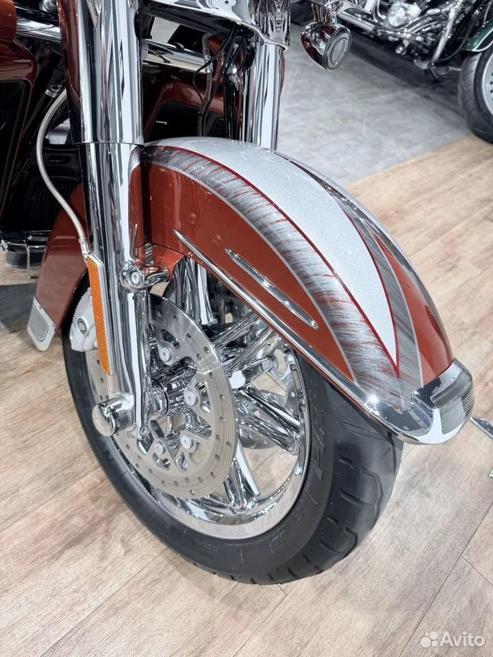 2014 CVO Limited 110 АВS Stаrdust Silvеr Sunsеt Оrаngе. Hello Davidson, Москва. Только хорошие мотоциклы…