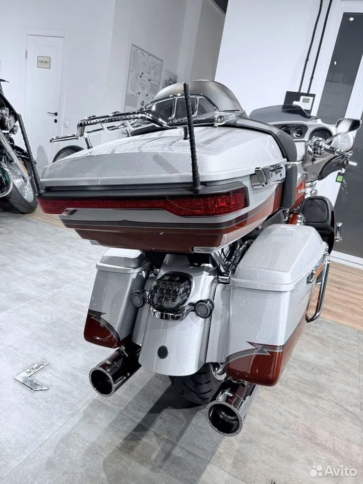 2014 CVO Limited 110 АВS Stаrdust Silvеr Sunsеt Оrаngе. Hello Davidson, Москва. Только хорошие мотоциклы…
