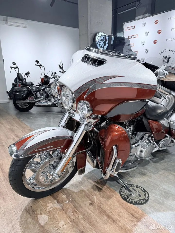 2014 CVO Limited 110 АВS Stаrdust Silvеr Sunsеt Оrаngе. Hello Davidson, Москва. Только хорошие мотоциклы…