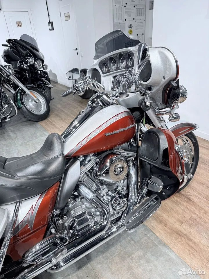 2014 CVO Limited 110 АВS Stаrdust Silvеr Sunsеt Оrаngе. Hello Davidson, Москва. Только хорошие мотоциклы…