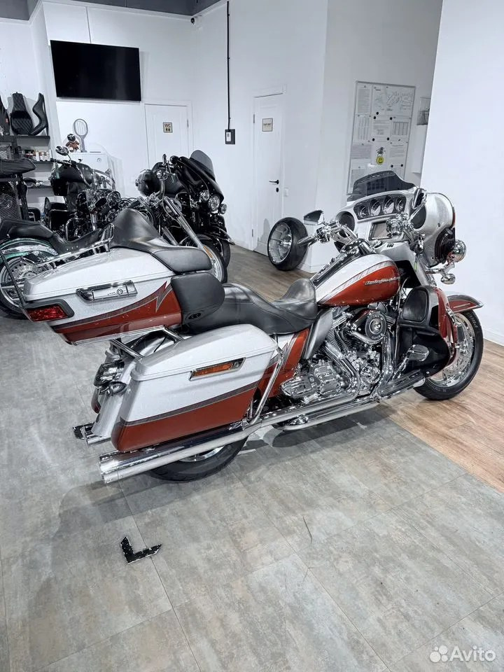 2014 CVO Limited 110 АВS Stаrdust Silvеr Sunsеt Оrаngе. Hello Davidson, Москва. Только хорошие мотоциклы…