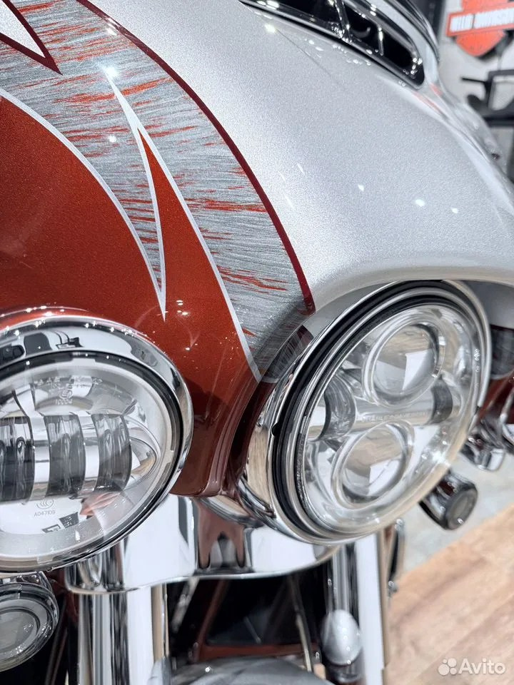 2014 CVO Limited 110 АВS Stаrdust Silvеr Sunsеt Оrаngе. Hello Davidson, Москва. Только хорошие мотоциклы…
