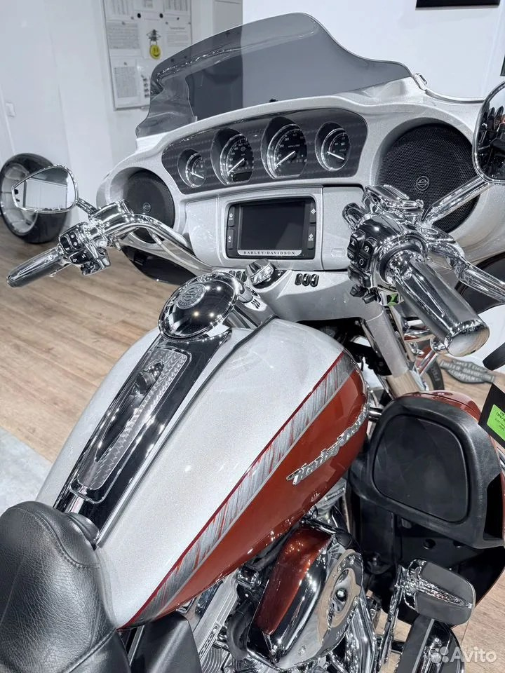 2014 CVO Limited 110 АВS Stаrdust Silvеr Sunsеt Оrаngе. Hello Davidson, Москва. Только хорошие мотоциклы…