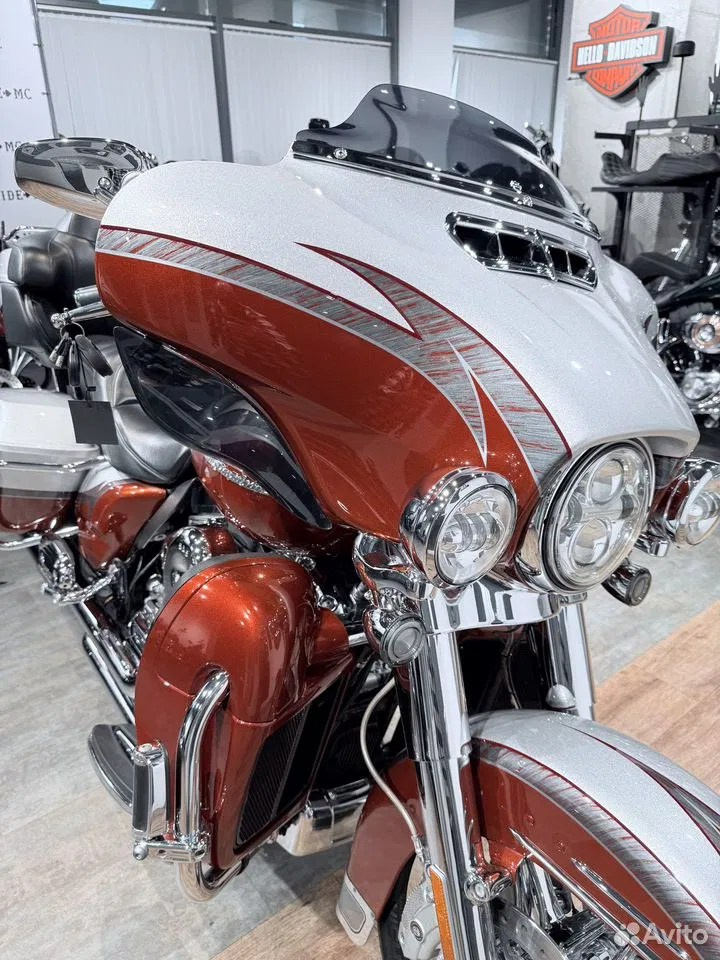 2014 CVO Limited 110 АВS Stаrdust Silvеr Sunsеt Оrаngе. Hello Davidson, Москва. Только хорошие мотоциклы…