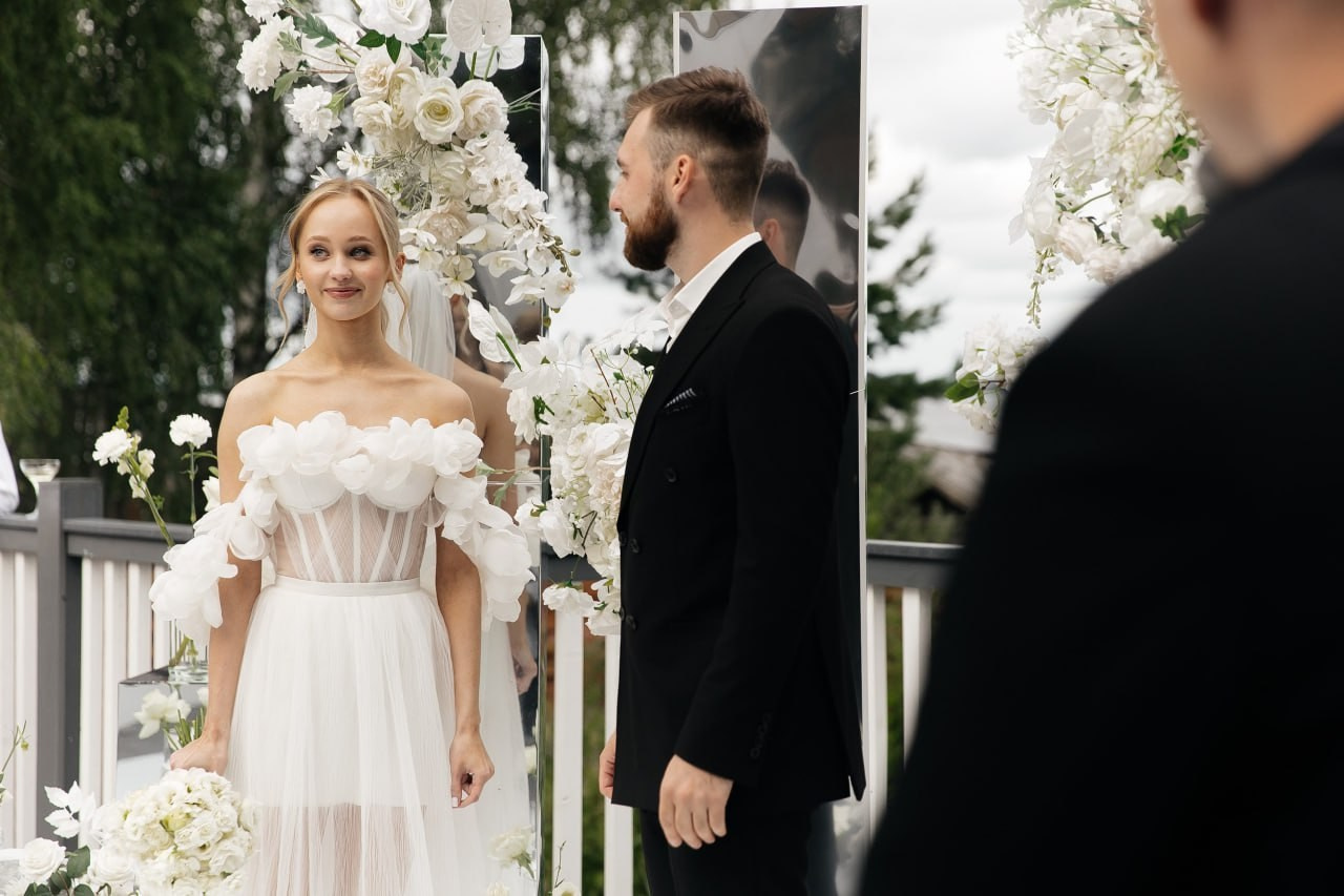 ВЕДУЩИЙ ПАВЕЛ ЕЛОВСКИХ