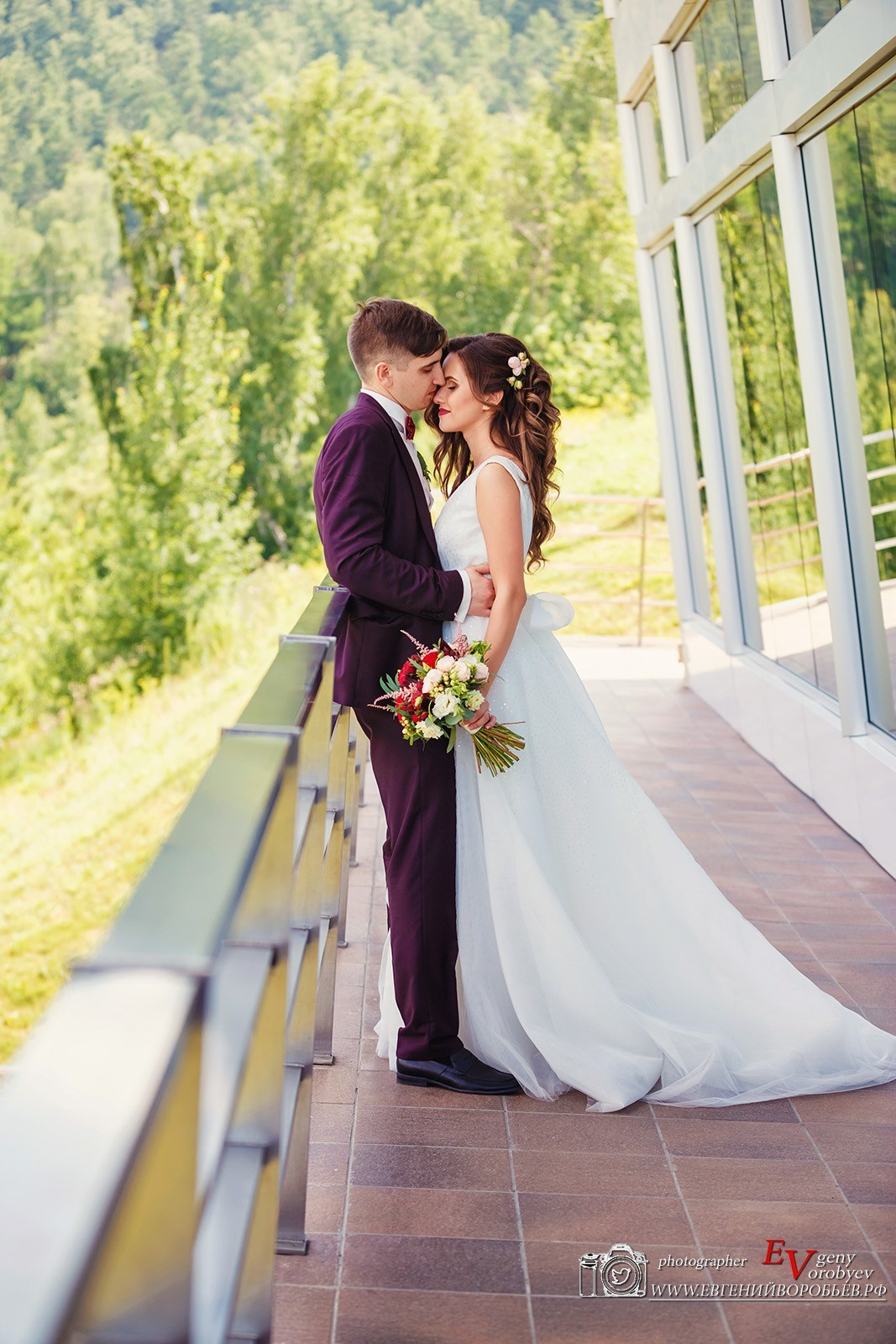 Свадебная фотосессия в Красноярске лучший фотограф свадьба невеста жених платье причёска макияж идея места пример фотография декор агентство организация цены описание услуги визажист костюм