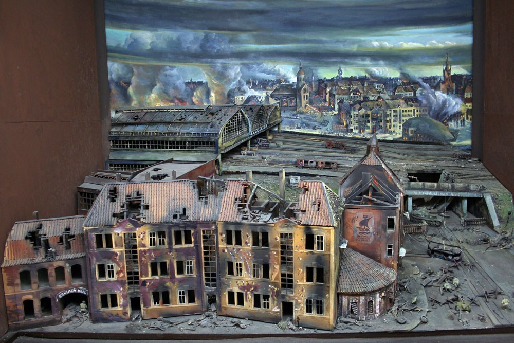 представлены 5 диорам Кёнигсберга периода активных боевых действий по взятию города