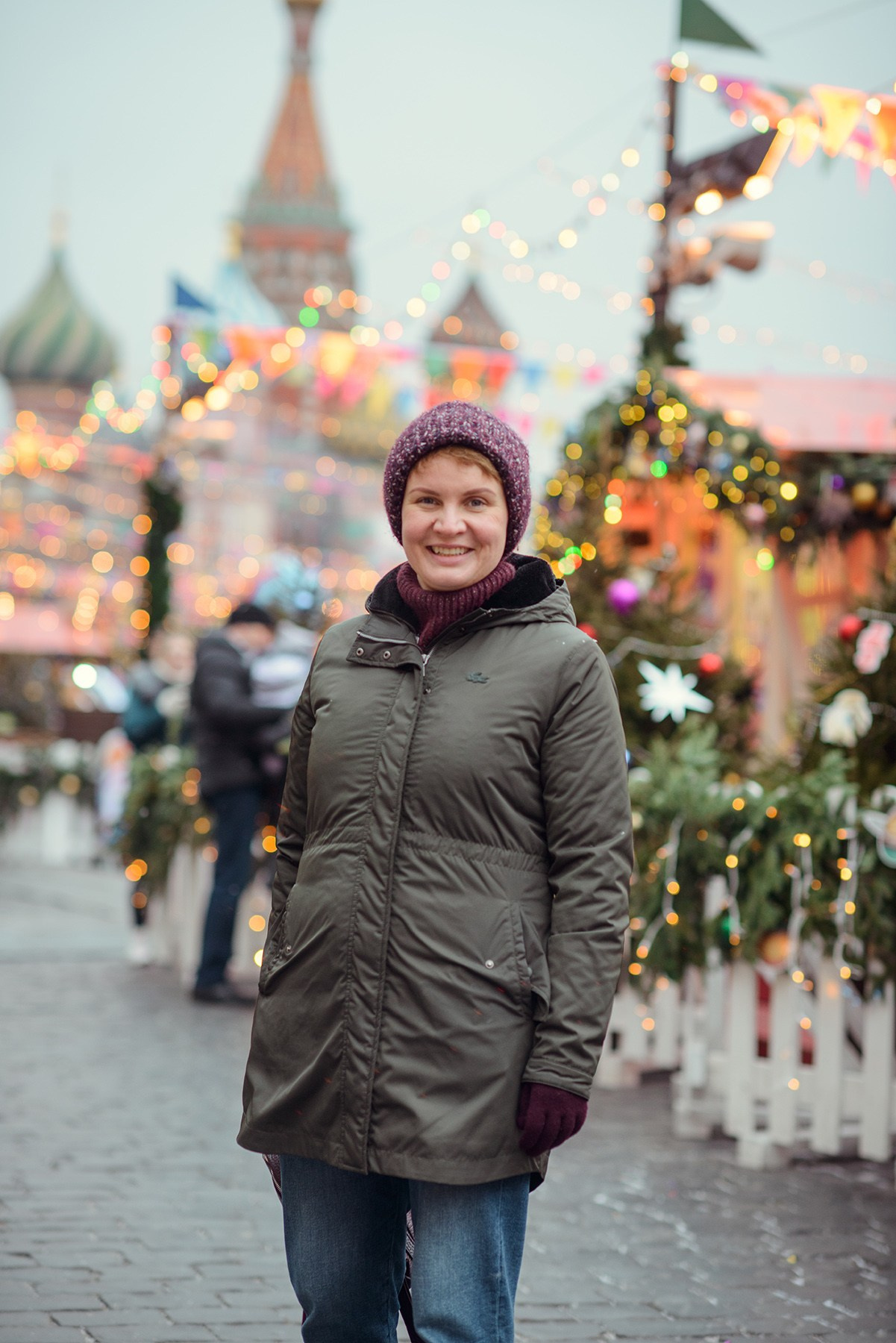 family photo shoot walking in the city. New Year Christmas photoshoot (Photographer in Edinburgh Elena Carruthers)