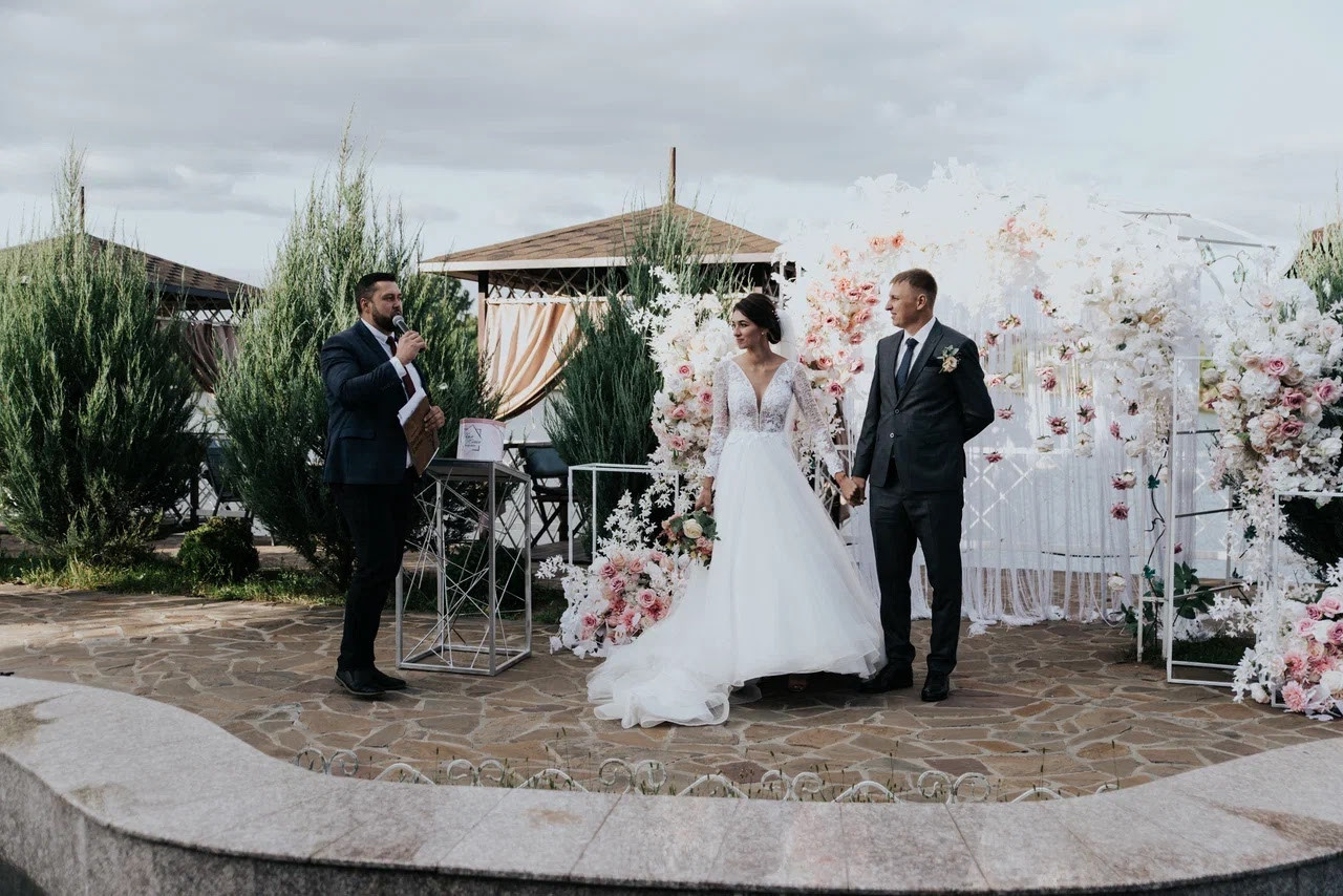 Ведущий Виталий Белан