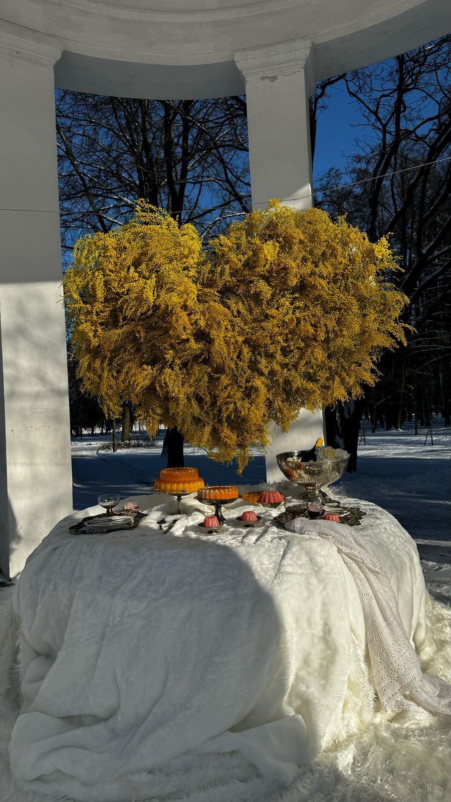 Разработка и реализация концепции декора для творческой съемки для премии TOP100AWARDS для агентства MORE BURO. Главная