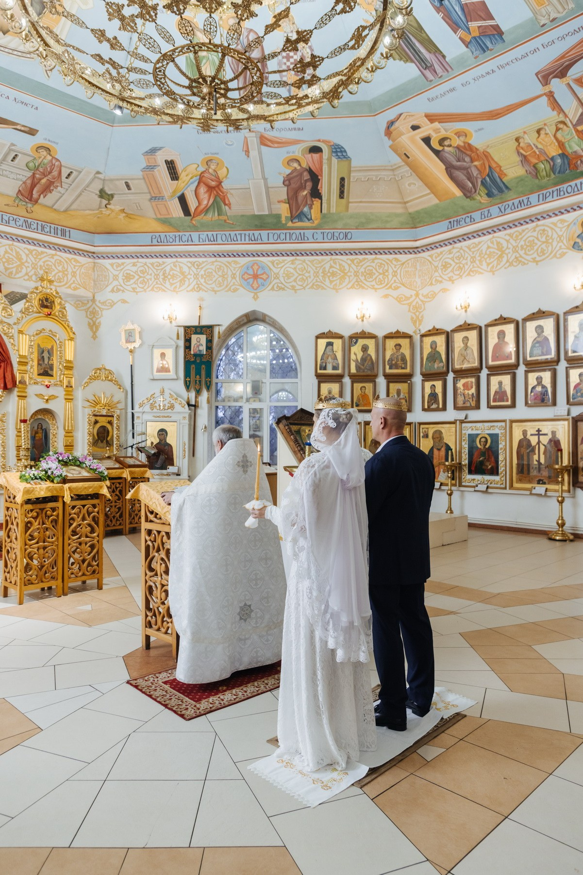 Венчание Спасская церковь г. Всеволожск. Фотограф крещение венчание в Петербурге! Помогает подобрать храм и посоветовал душевного батюшку в СПб