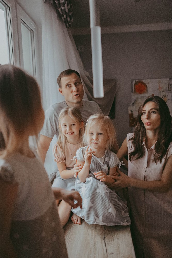Домашняя уютная семейная фотоссесия. Саша + Саша = трое детей. Катя Сидор — фотограф в Москве