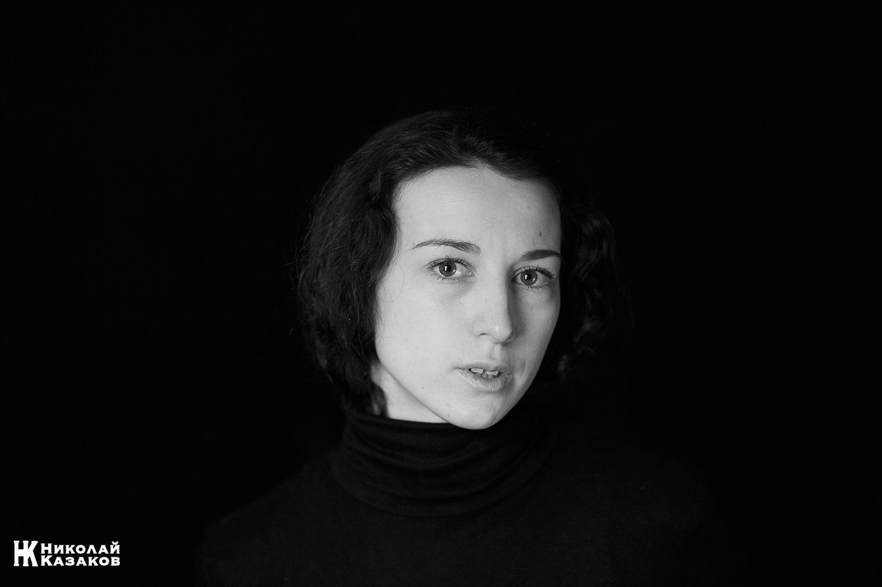 Психологический портрет актрисы театра и кино Юлии Шишовой. Черно-белая фотография в студии