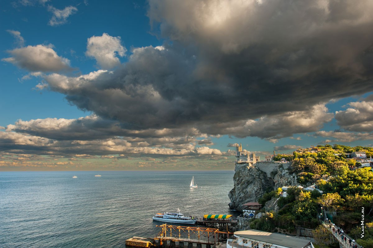Локации для фотосессии в Ялте. Профессиональная фотосъемка в Крыму. Натуральные эмоции и живые кадры. Забронируйте дату прямо сейчас!