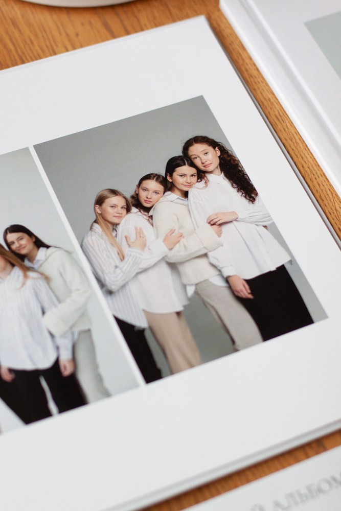 Выпускные альбомы Cardsi