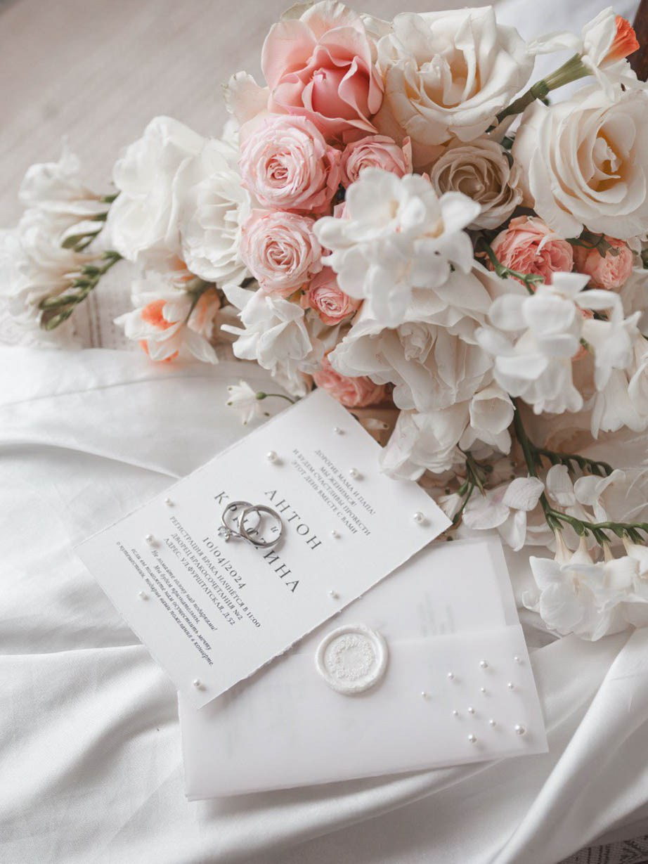 С жемчугом, от 360 руб. Дизайнер полиграфии в Санкт-Петербурге. Заказать свадебные приглашения, подарочные сертификаты, полиграфию для бизнеса, шелковые ленты