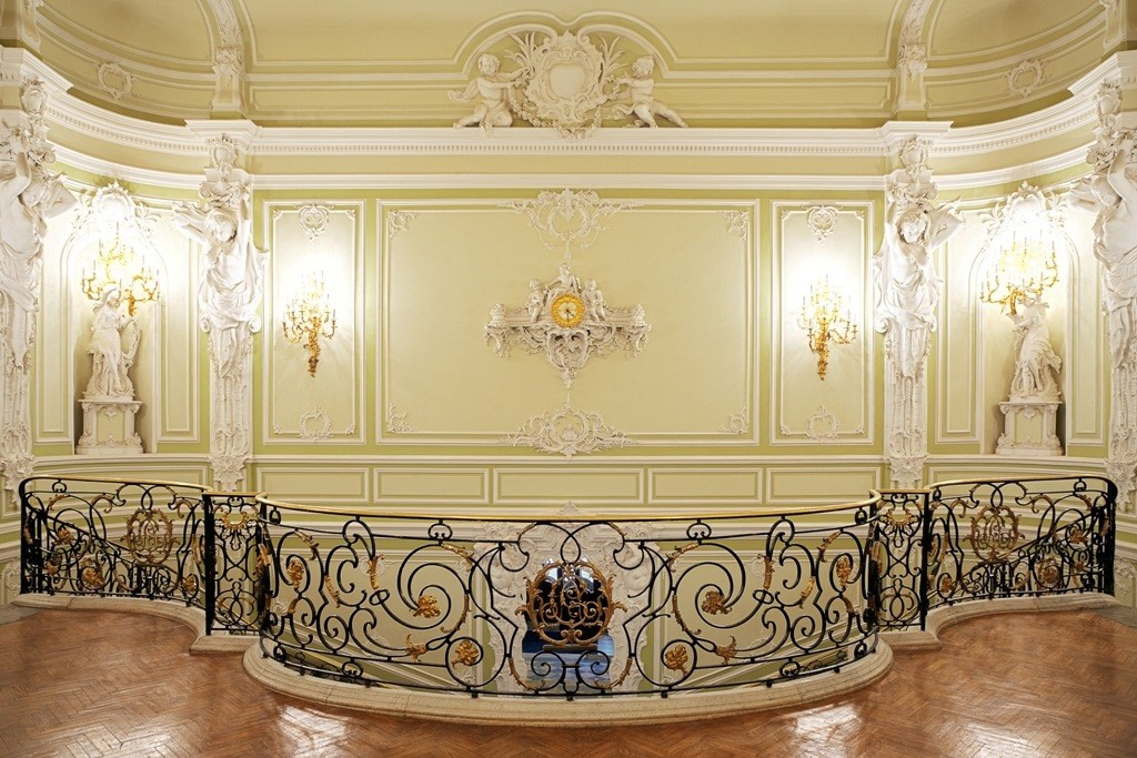 Локации в Питере под крышей