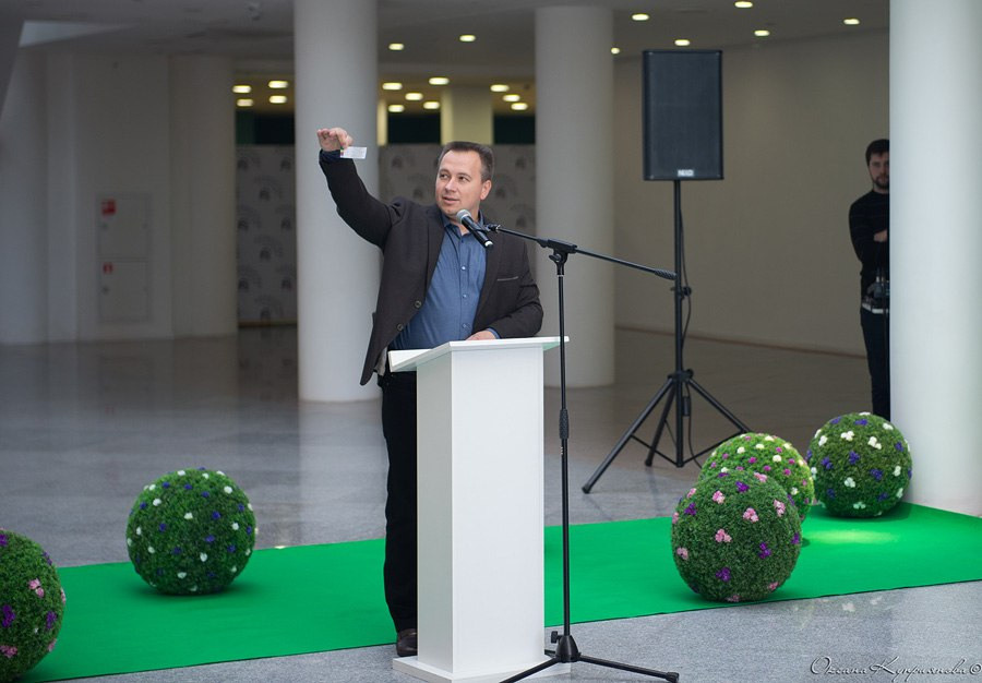 Наставник по фотоискусству, индивидуальное обучение, коучинг. Обучаю фотографии с нуля, научу фотографировать как профи, богатый опыт преподавания и обучения. Удобная фотостудия в центре города Ярославля. Как заработать на фотографии, бизнес, доход, заработок. ТОП 30 в России, лучший фотограф, учись у лучших! Михаил Семенов наставник для фотографов. ЭльМастер Школы Причинности